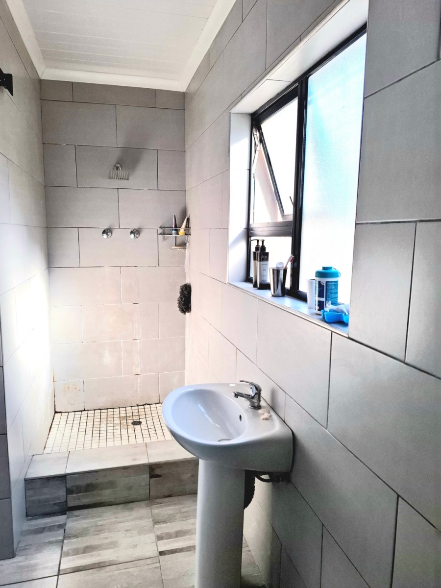 4 Bedroom Property for Sale in Oakdale Western Cape